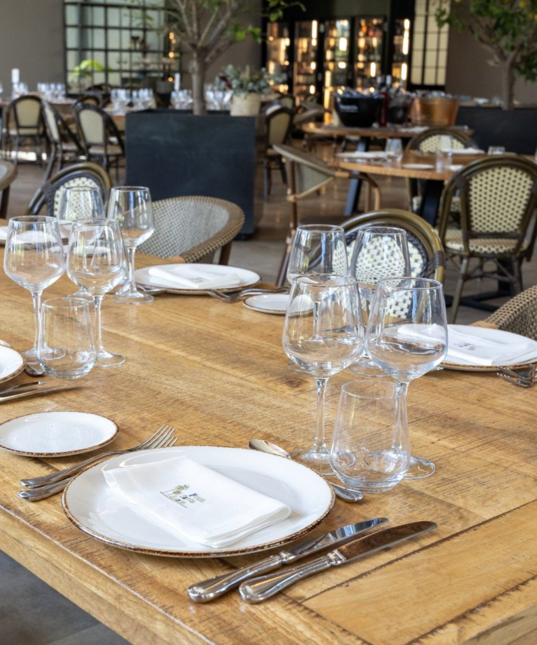 comida de empresa en terraza al aire libre en Alicante